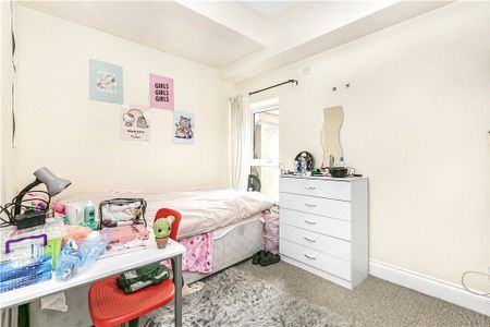 Alexandra Road, Englefield Green, Egham, Surrey, TW20 0RR - Photo 3