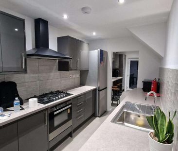 4 bedroom house of multiple occupation to rent - Photo 1