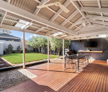 Stylish Family Living in Prime Niddrie Location! 6 Month Lease - Photo 1