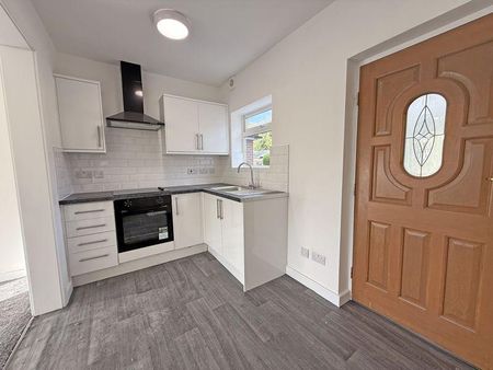 3 bedroom semi-detached house to rent - Photo 2