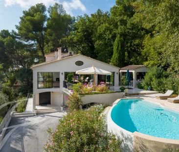 Maison à louer Mougins, Cote d'Azur, France12 600 EUR / Mois - Photo 2