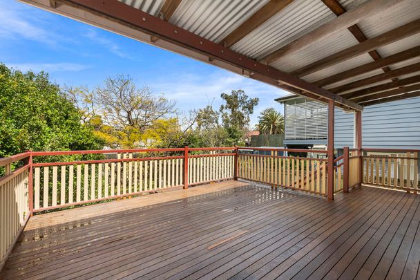 Charming Queenslander with Modern Comforts - Photo 1