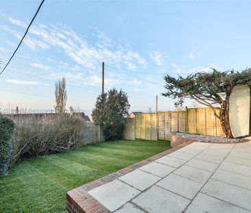 3 bedroom detached bungalow to rent - Photo 2