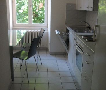 Zu vermieten: Helle und moderne 4.5-Zimmer-Wohnung mit Veran - Photo 2