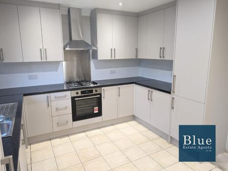 4 bedroom semi-detached house to rent - Photo 5