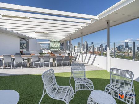 Level 5- Spacious One Bedroom Apartment for Rent - Photo 5