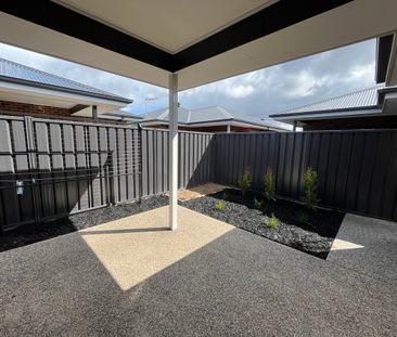 2 BEDROOM TOWNHOUSE! - Photo 3