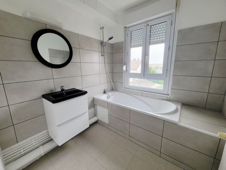 Location Appartement 3 pièces 68m² - Photo 3
