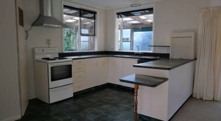 Charming Two Bedroom Kiwi Bach - Otaki Beach - Photo 3