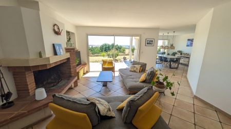 Location Maison 5 pièces 226m² - Photo 2