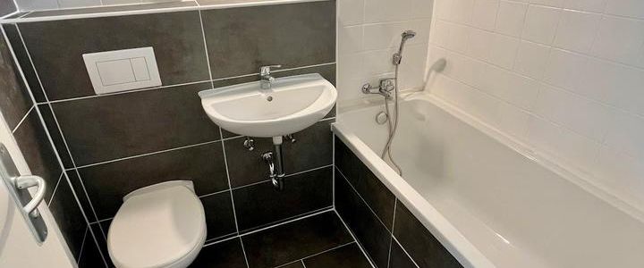 *sanierte 1-Zimmerwohnung mit Balkon und Wannenbad* - Foto 1