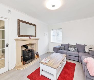 3 bedroom end of terrace house to rent - Photo 1