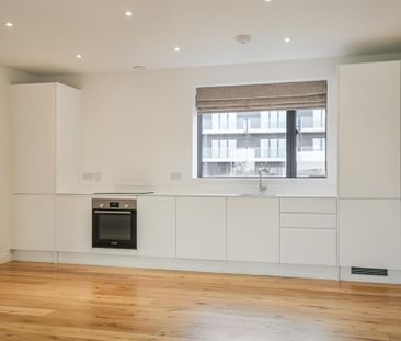 4 bedroom end of terrace house to rent - Photo 1