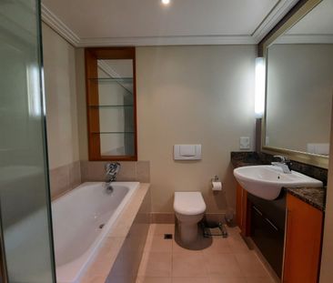 Cosy Viaduct Apartment with Carpark - Photo 1