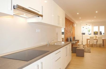 Carrer de la Junta de Comerç, Barcelona, Catalonia 08001 - Photo 2