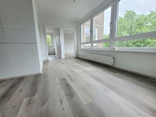 Lichtdurchflutete 4-Zimmer-Wohnung mit Balkon! - Photo 1