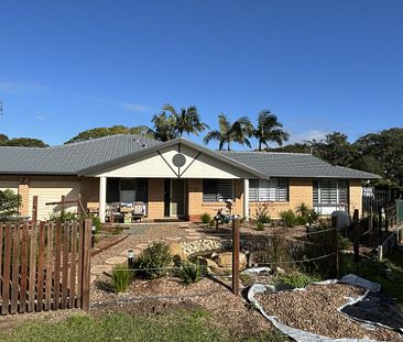 Rooms / 11 Marian Gardens, Elermore Vale NSW 2287 - Photo 3