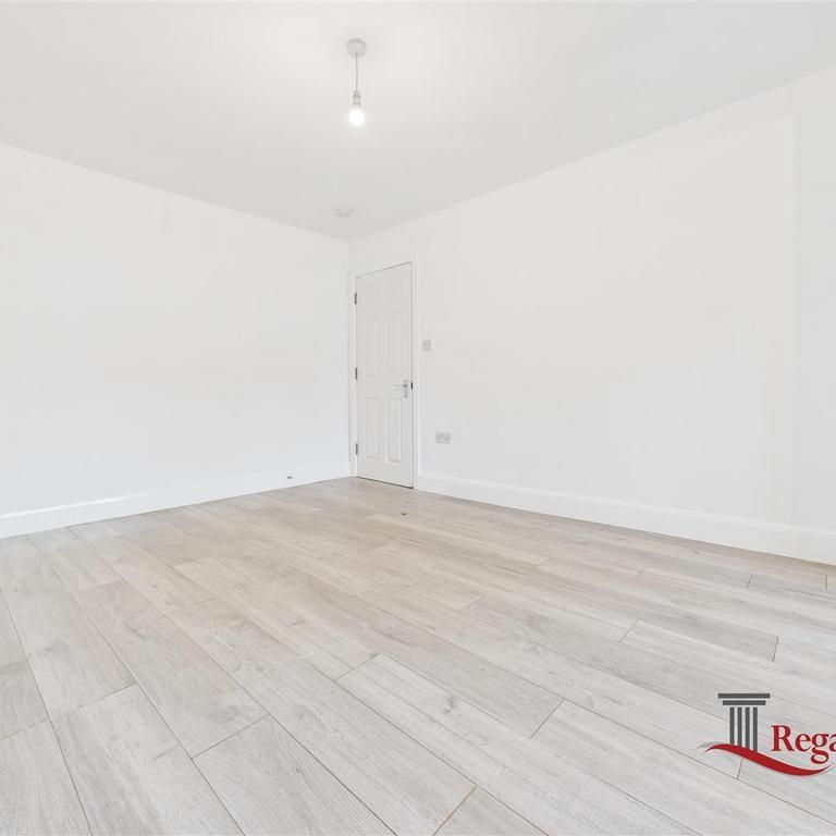 4 bedroom terraced house to rent - Photo 1