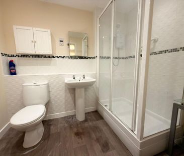 a Brook Lane, Sarisbury Green, Southampton - Photo 5