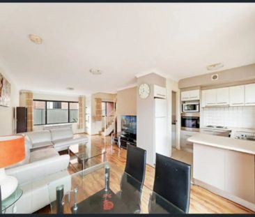 “Modern 2 Bedroom Townhouse” - Photo 1