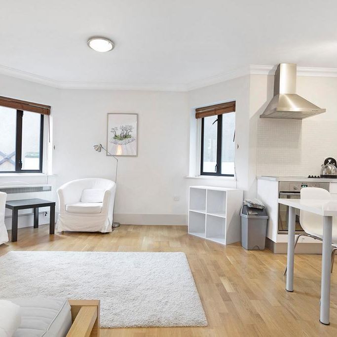 Studio to rent - Photo 1