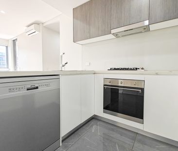 Contemporary Two-Bedroom Apartment in a Prime Location - Photo 2