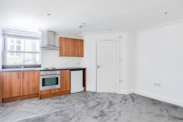 Seaside, Eastbourne - Photo 1