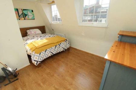 Pollys Yard, Newport Pagnell, MK16 - Photo 4