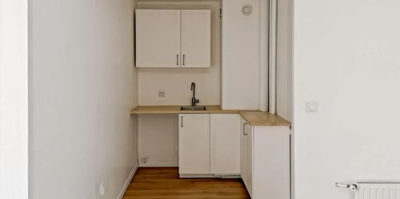 A louer, appartement type 2 rénové en plein centre ville - Photo 3