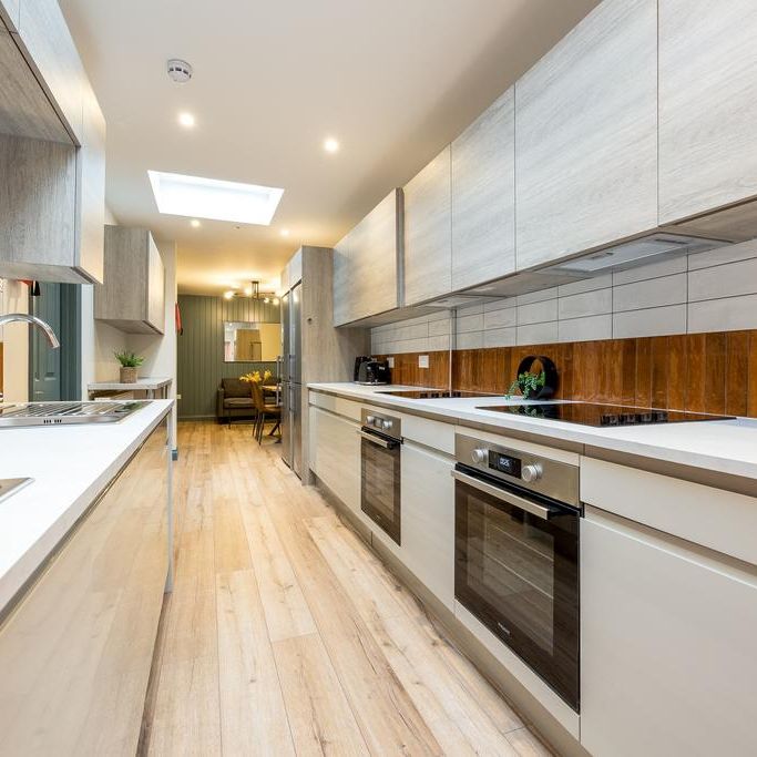 1 bedroom in a house share to rent - Photo 1