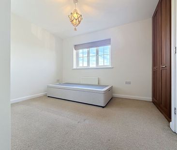 3 Bedroom - Photo 3