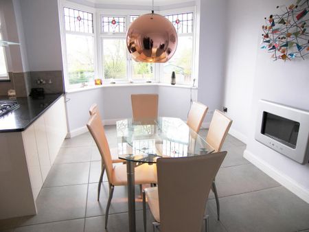 271, Lidgett Lane, Moortown, Leeds, LS17 6PD - Photo 2