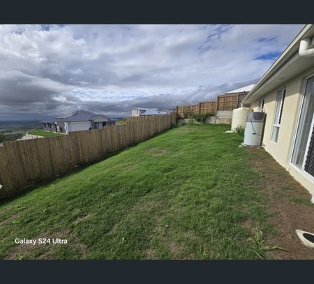 6 Wandsworth Street, Cranley, Qld 4350 - Photo 2