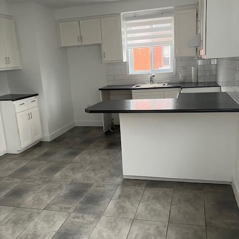 LaSalle Superbe 5 1/2 haut de duplex à louer - Chauffage électrique inclus - Disponible maintenant - Photo 1