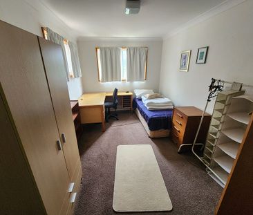 6-bedroom shared house, Banool Street - Photo 1