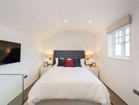 A stunning one bedroom apartment that has been immaculately interior designed in a popular, portered building. - Photo 5