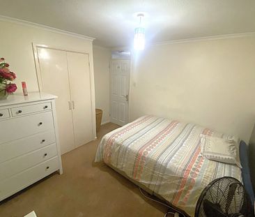 Britannia Crescent - Photo 2