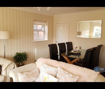 3 bedroom flat to rent - Photo 3