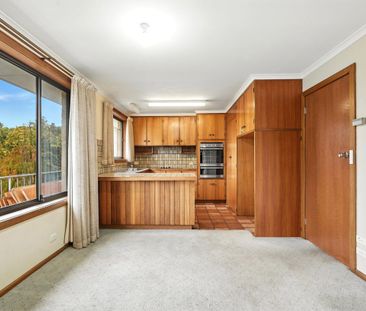 Large Three Bedroom Home with Rumpus - Photo 2