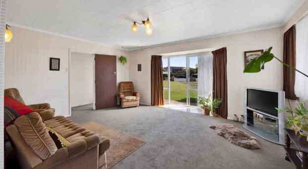 3 Caesar Street, Stratford - Photo 1