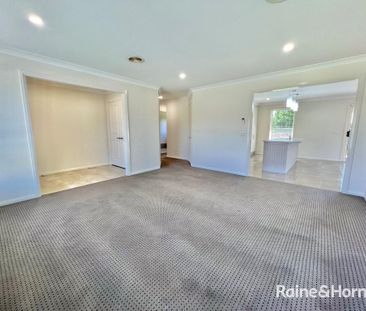 FAMILY FOUR BEDROOM HOME IN KELSO- Available 11.2.2026 - Photo 2