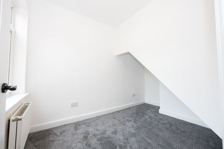 3 Bed End Terrace, Thornfield Street, M5 - Photo 4