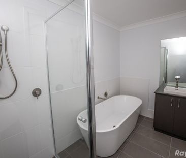 BRAND NEW 4 BEDROOM DUPLEX!! - Photo 3