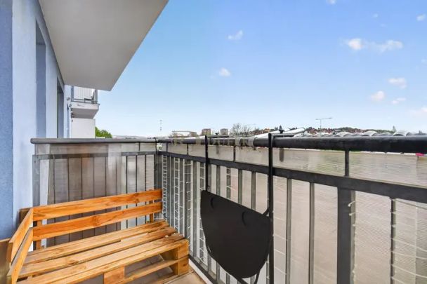 Pronájem bytu 2+kk s balkonem, garáží a prostorným sklepem 22,6 m - Photo 1