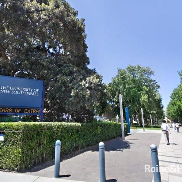 MODERN & SPACIOUS APARTMENT - Photo 1