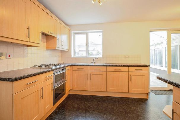 4 bedroom detached house to rent - Photo 1