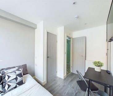 1 bedroom in a house share to rent - Photo 3