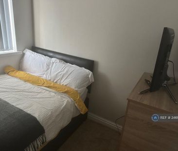 5 bedroom semi-detached house to rent - Photo 2