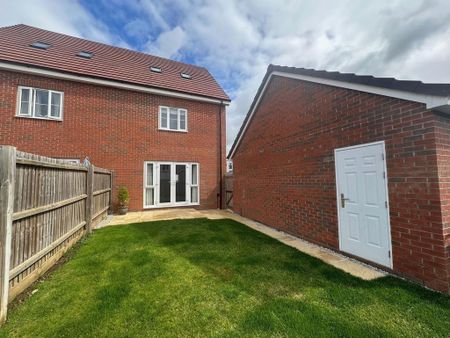 3 bedroom semi-detached house to rent - Photo 3