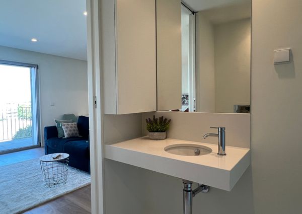 Apartamento T1 para Arrendamento com Varanda e Lugar de Estacionamento em Paranhos